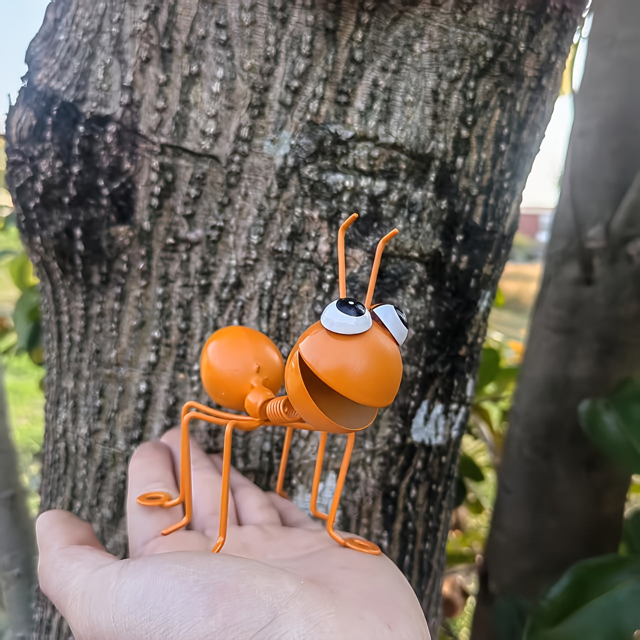 4pcs Rustic Iron Ant Sculpture with Big Eyes - Realistic Garden Ant Statues, Outdoor/ Ant Figurines for Ant Farm Decor, Lawn & Decoration ( Ant Colony Display)