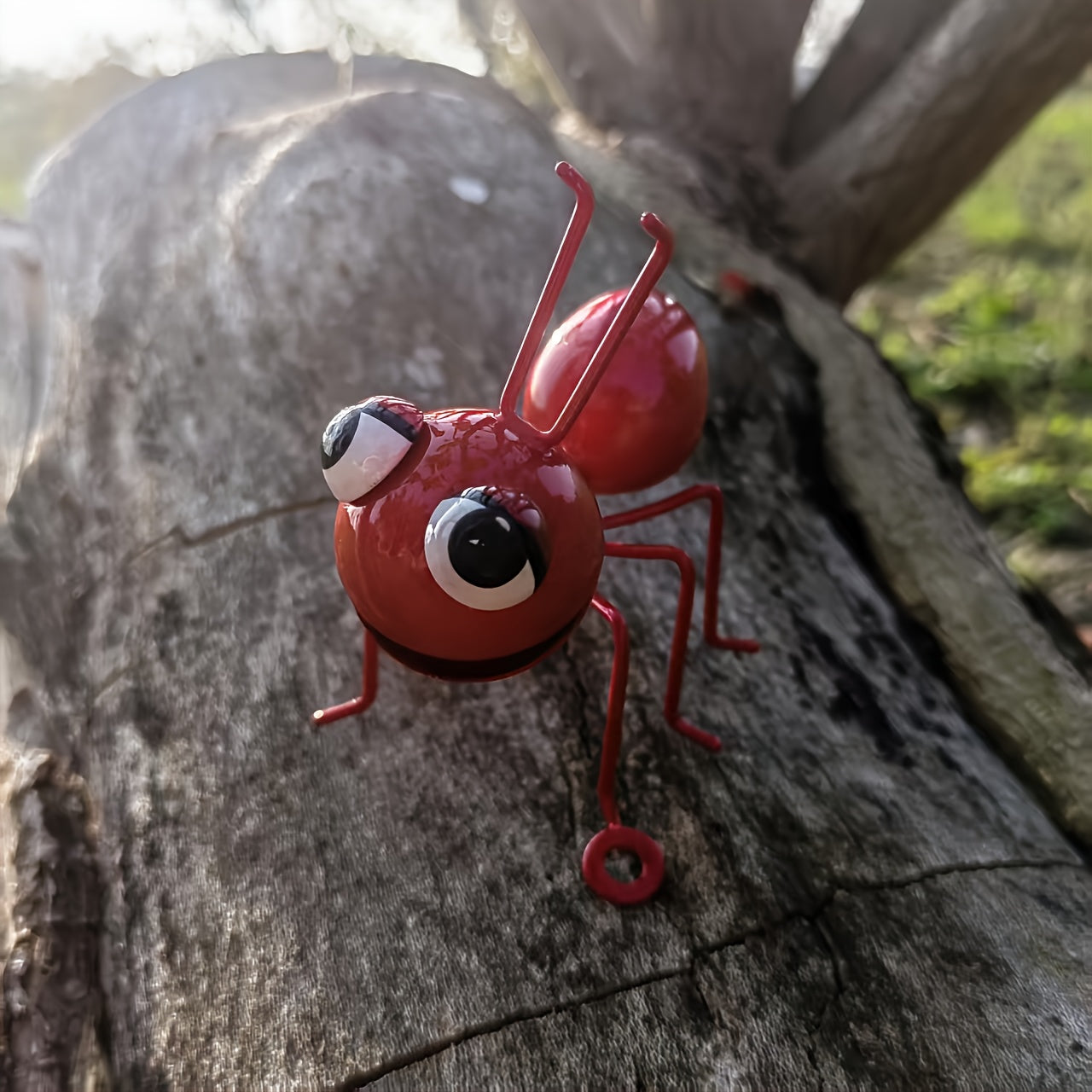 4pcs Rustic Iron Ant Sculpture with Big Eyes - Realistic Garden Ant Statues, Outdoor/ Ant Figurines for Ant Farm Decor, Lawn & Decoration ( Ant Colony Display)