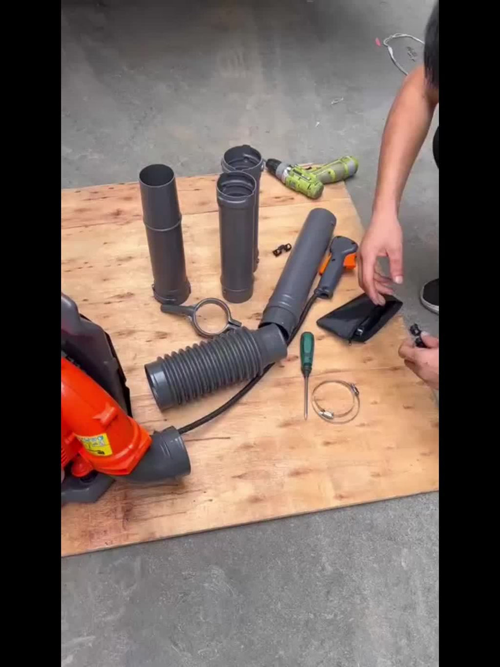 A Backpack Leaf Blower Measuring 17.71 X 16.92 X 14.17 Inches, a Snow Blower with a 52 Cubic Centimeter Engine, a Blower, an Adjustable Tube Pneumatic Dust Collector, And Various Gardening Tools