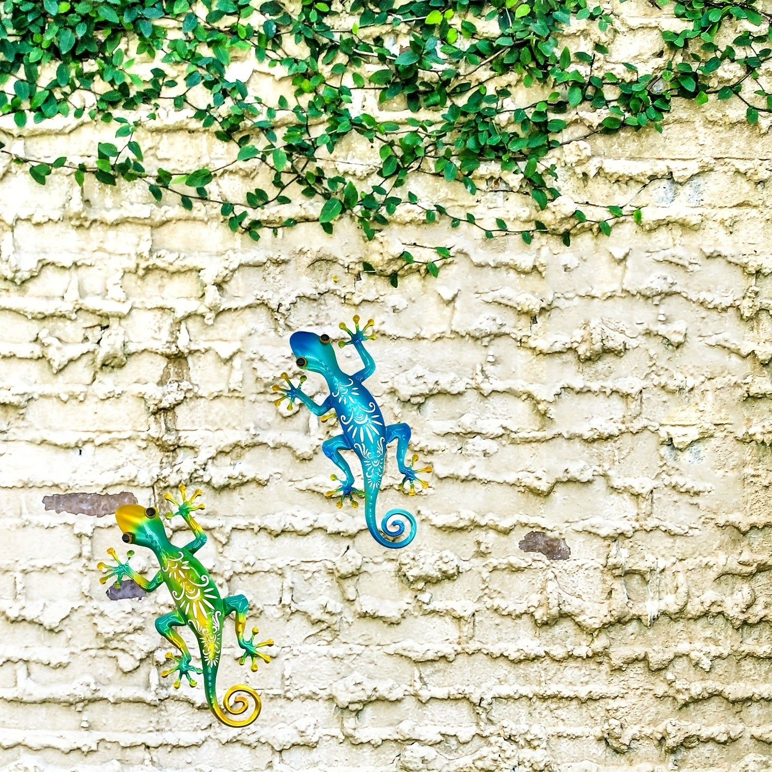 SALLING Handcrafted Metal Gecko Wall Decor, Vibrant Hollow-Out Lizard Design, No Electricity Needed, Artistic Home/Garden/Porch Accent, Porch Decoration|Vibrant Wall Art|Handcrafted Metal Art, Gecko Deco